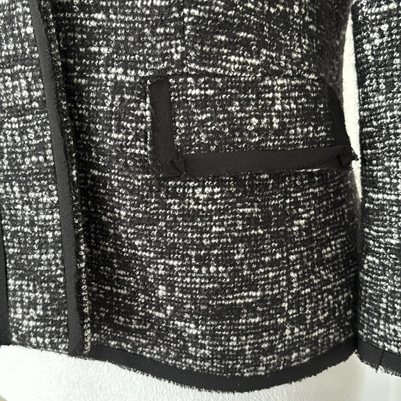 Ann Taylor Tweed Blazer size 4 - Picture 3 of 8